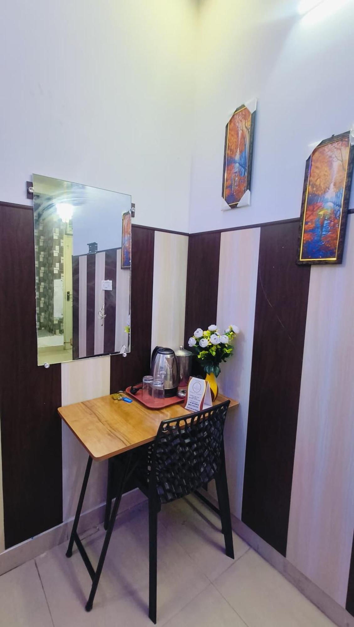 Mannat Centric - Near Lajpat Nagar Metro 3* New Delhi